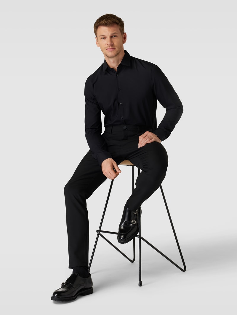 Slim Fit Business-Hemd mit Kentkragen in schwarz