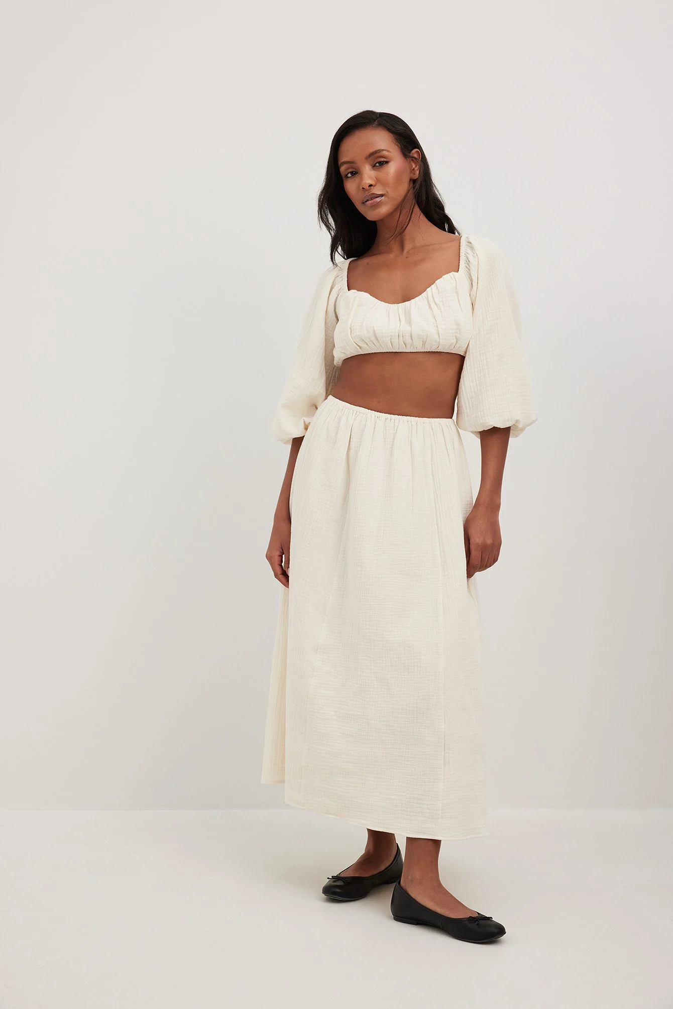 Kurze Bluse mit Puffärmeln