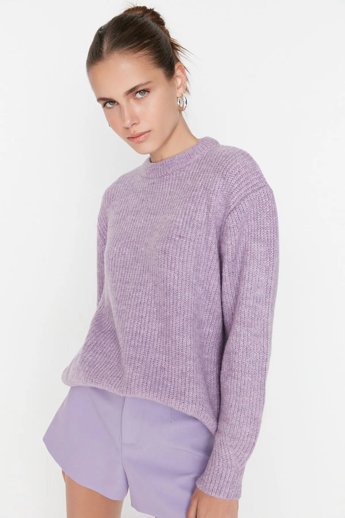 Trendyol Collection  Lilafarbener Basic-Strickpullover mit weicher Textur und weiter Passform TWOAW20FV0142