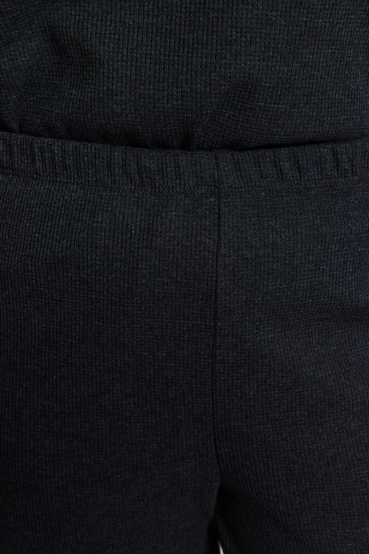 Trendyol Curve  Geräuchertes Pyjama-Set aus strukturiertem Strick TBBAW24AI00000