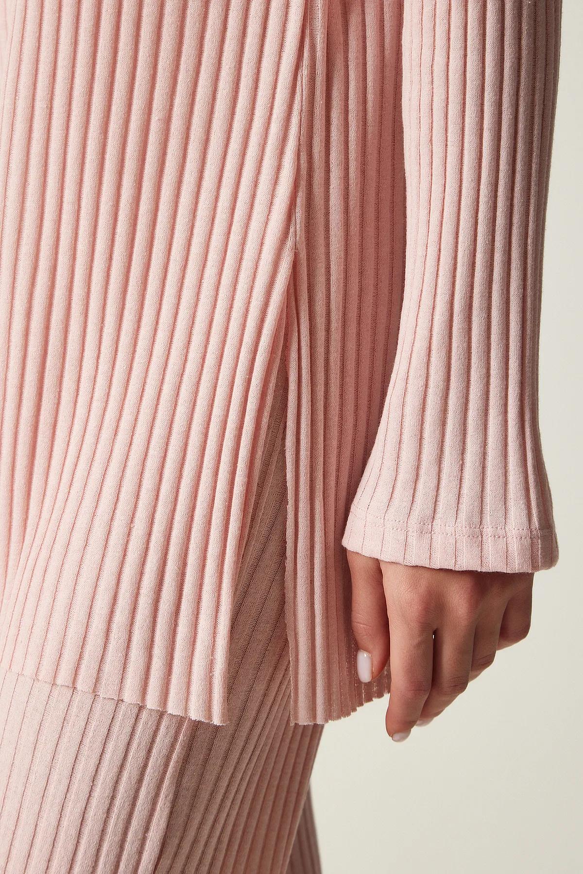 Happiness İstanbul  Damen-Set aus schnurgebundener Strickbluse und Hose in Puderfarbe OW00008