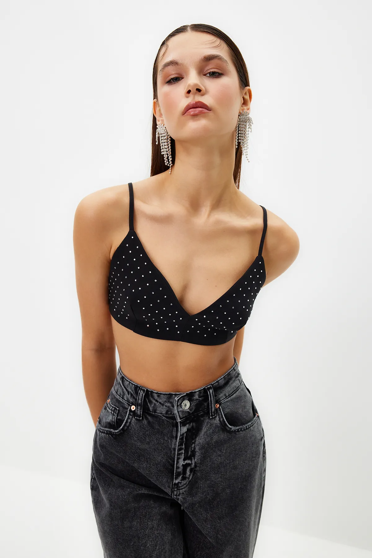 Trendyol Collection  Schwarzes, bauchfreies, gewebtes Bustier mit glänzendem Stein TPRSS24BS00002