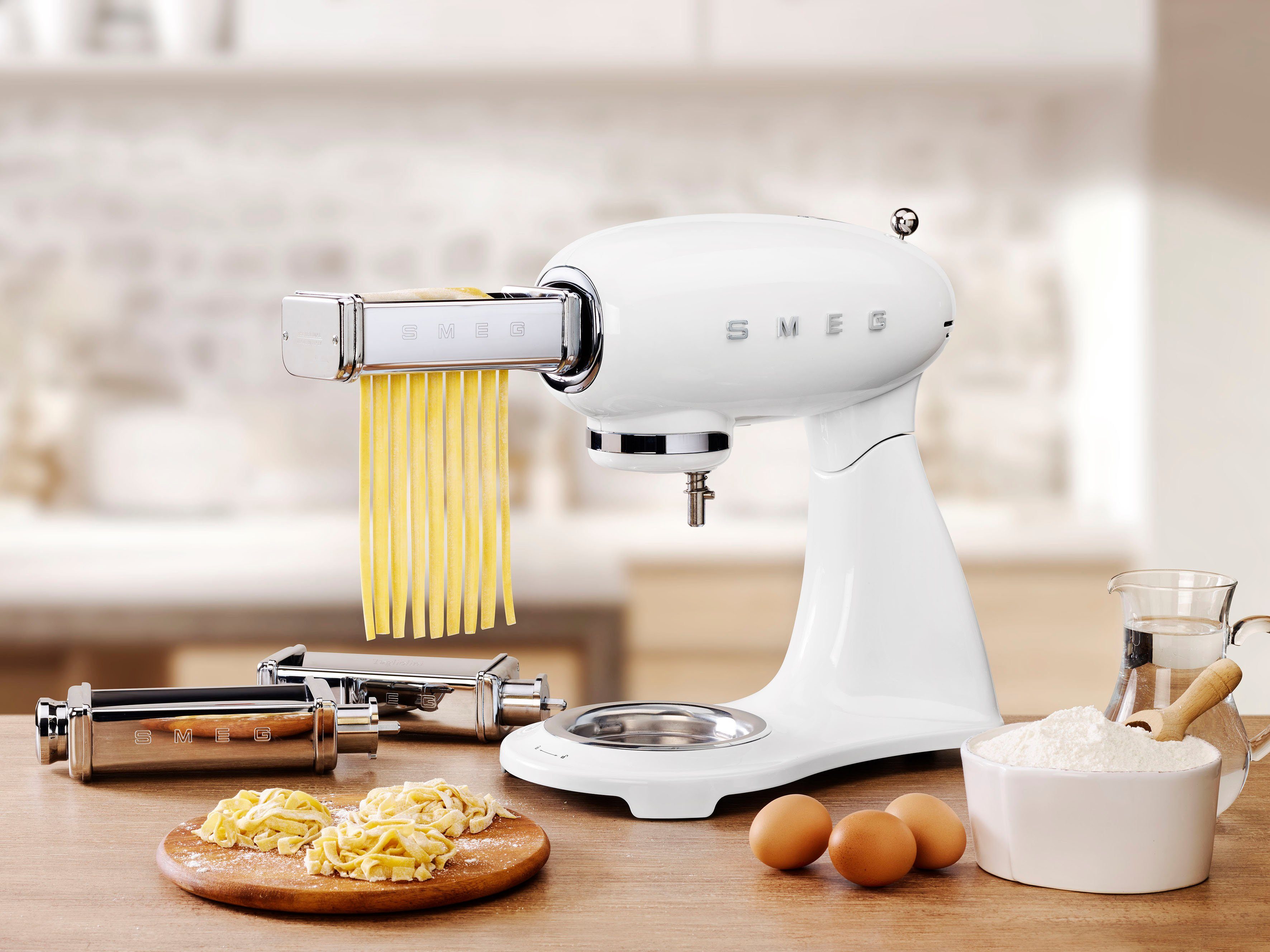 Smeg Küchenmaschine SMF03WHEU Weiß, 800 W, 4,8 l Schüssel