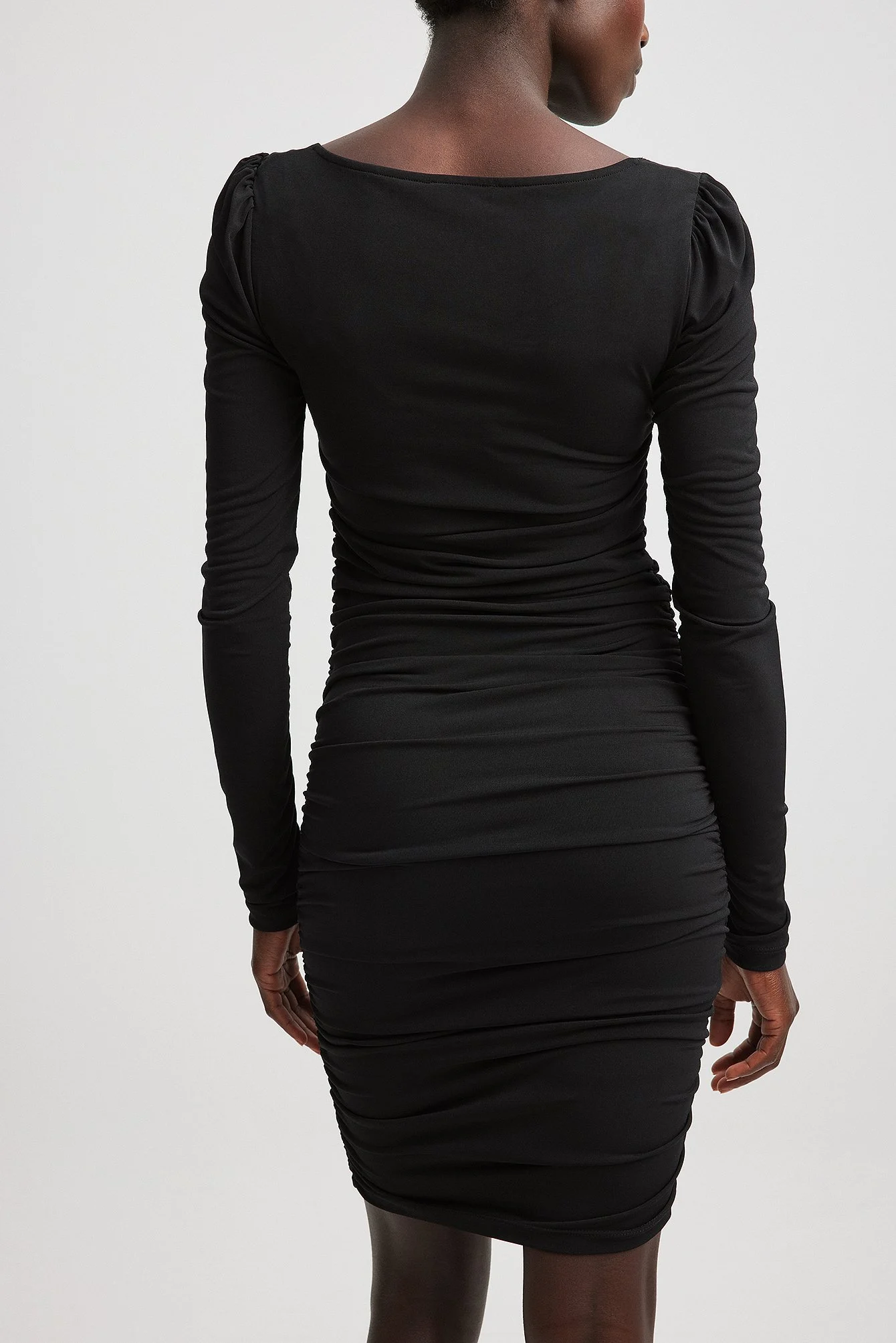 Kleid mit eckigem Ausschnitt