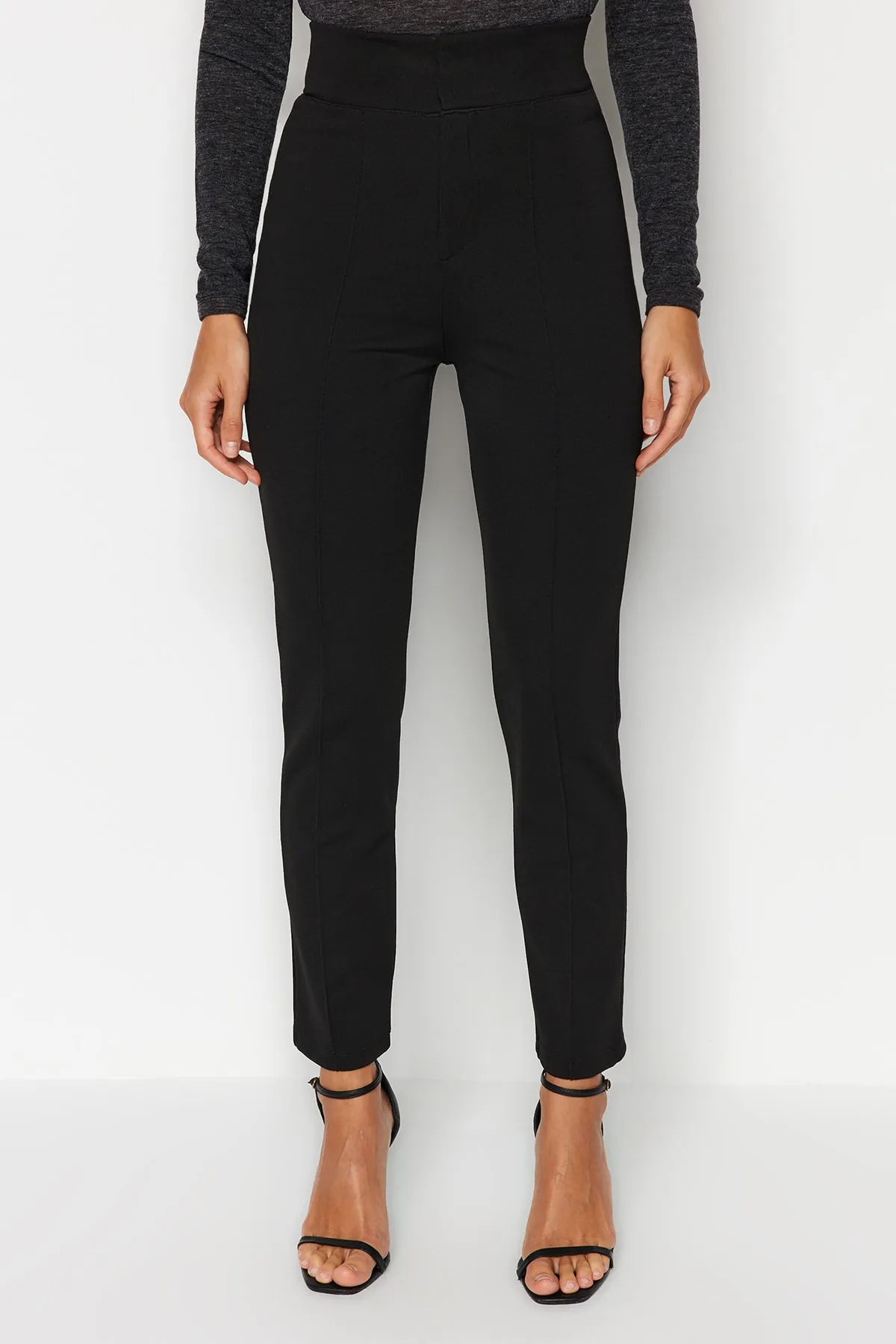 Trendyol Collection  Schwarze, hoch taillierte, gerippte, elastische Taille, schmale Passform, dicke Strickhose TWOAW24PL00114