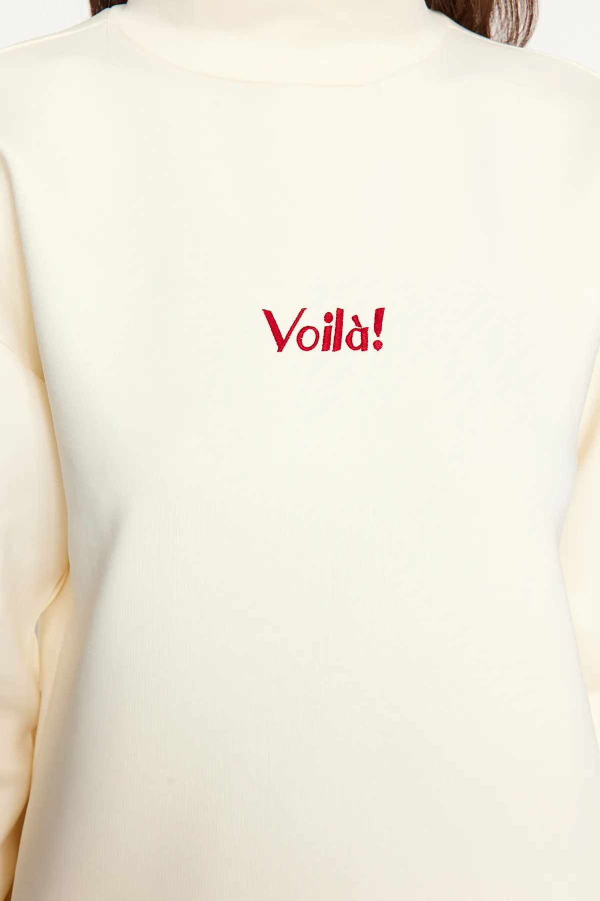 Trendyol Modest  Beigefarbenes Strick-Trainingsanzug-Set „Taucher/Scuba“ mit aufgestickten Buchstaben TCTAW24EN00010