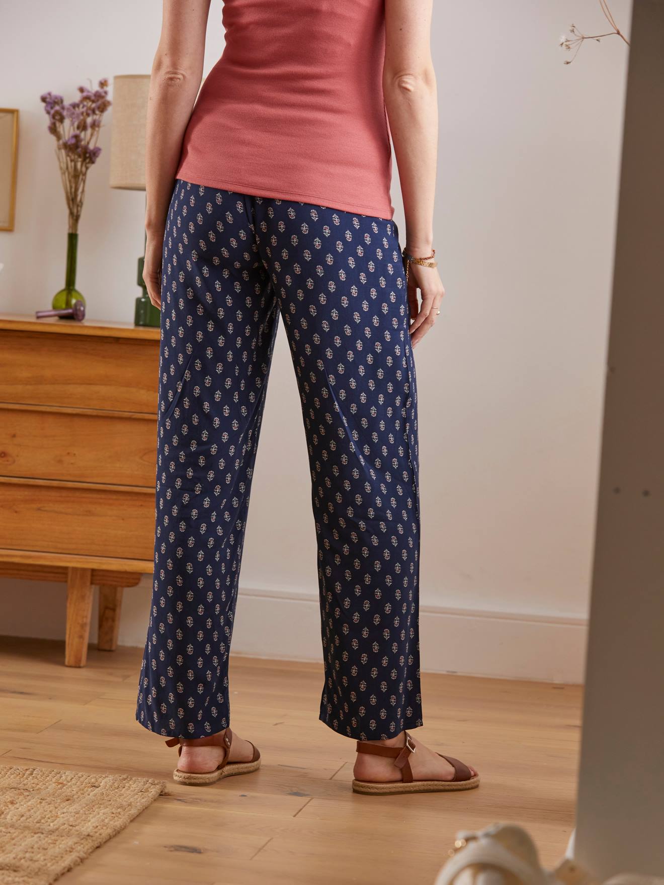 Pantalon fluide de grossesse en viscose imprimée bleu imprimé