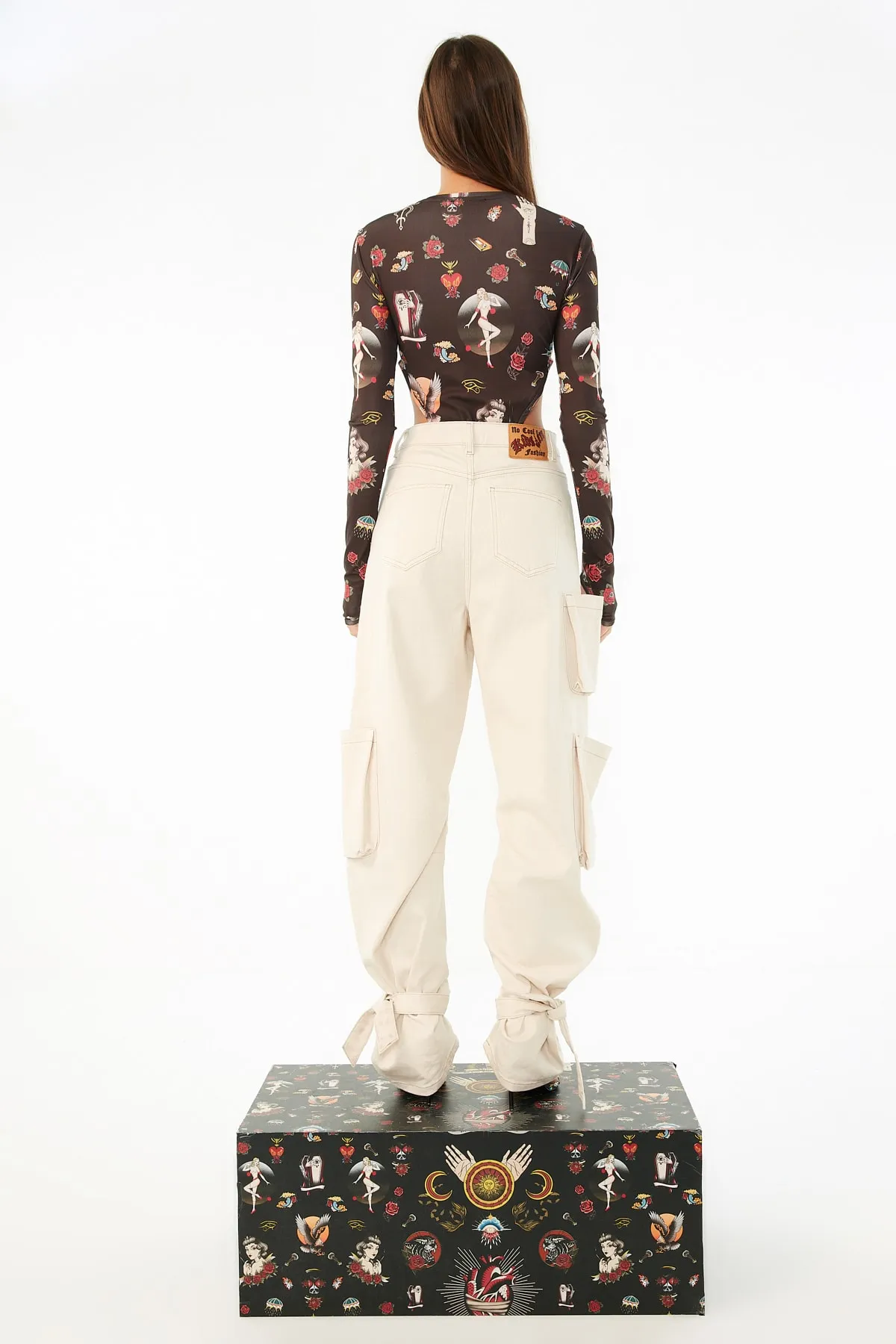 Trendyol Collection  X Zeynep Tosun Ecru Taschendetaillierte Jeans TPRSS22JE00000