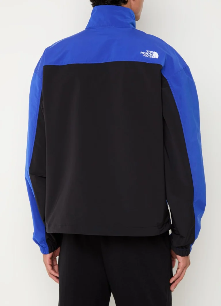 Vjetrovka The North Face s logotipom i džepovima s patentnim zatvaračem