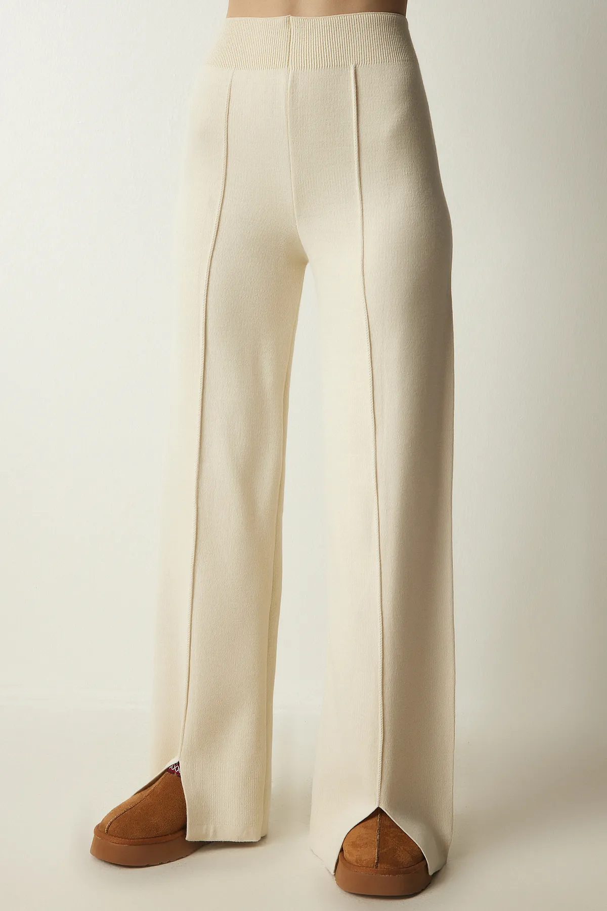 Happiness İstanbul  Stilvolles Strick-Sweatshirt-Hosen-Set für Damen in Creme MU00012