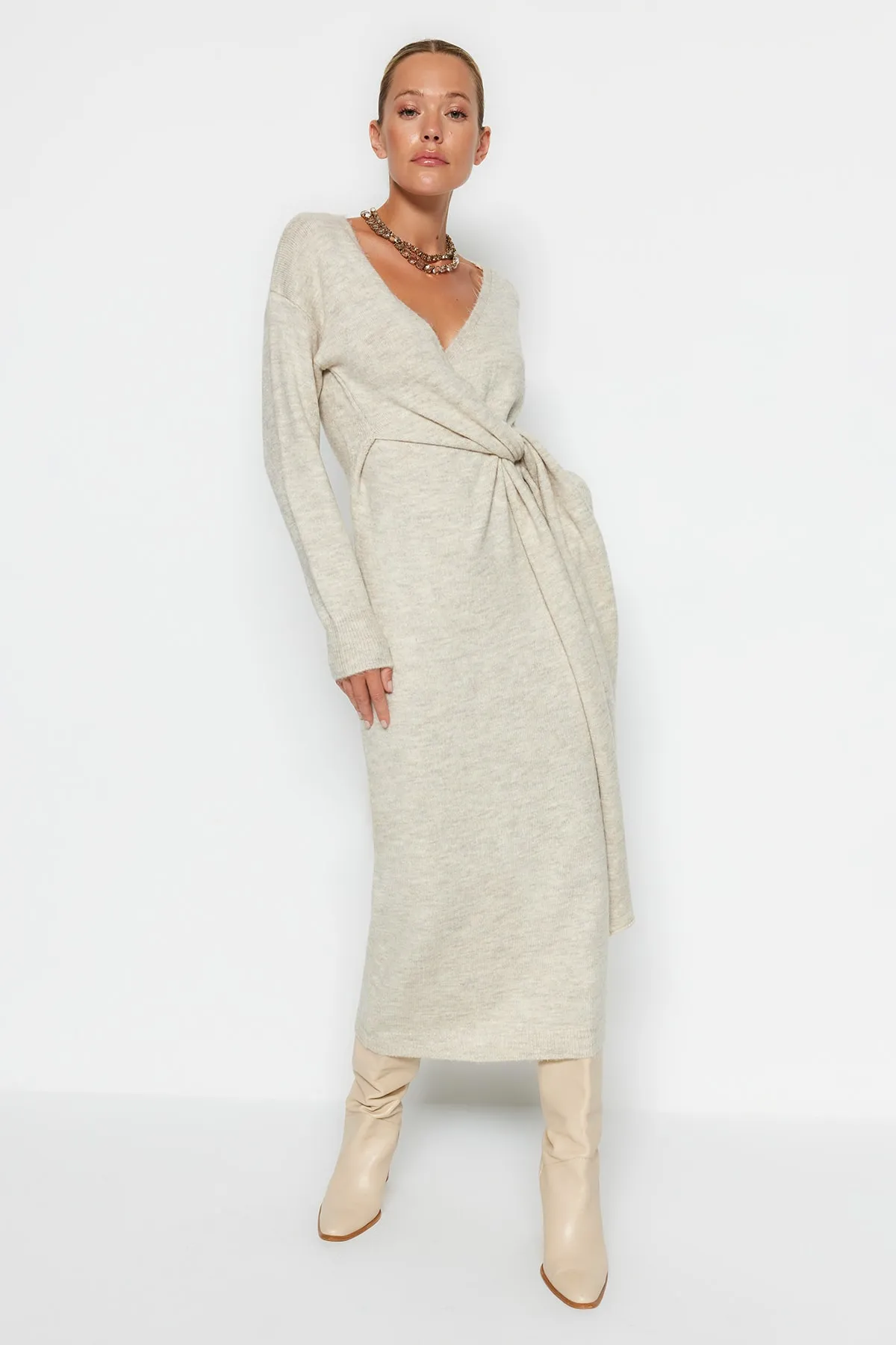 Trendyol Collection  Stone Maxi-Strickkleid mit zweireihigem Kragen und Bindeband TWOAW21EL0260