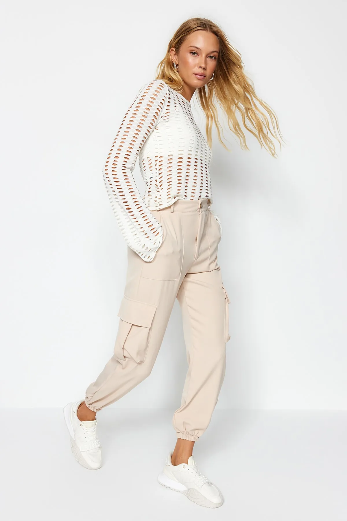 Trendyol Collection  Beigefarbene Cargo-Taschen-Webhose TWOAW24PL00234