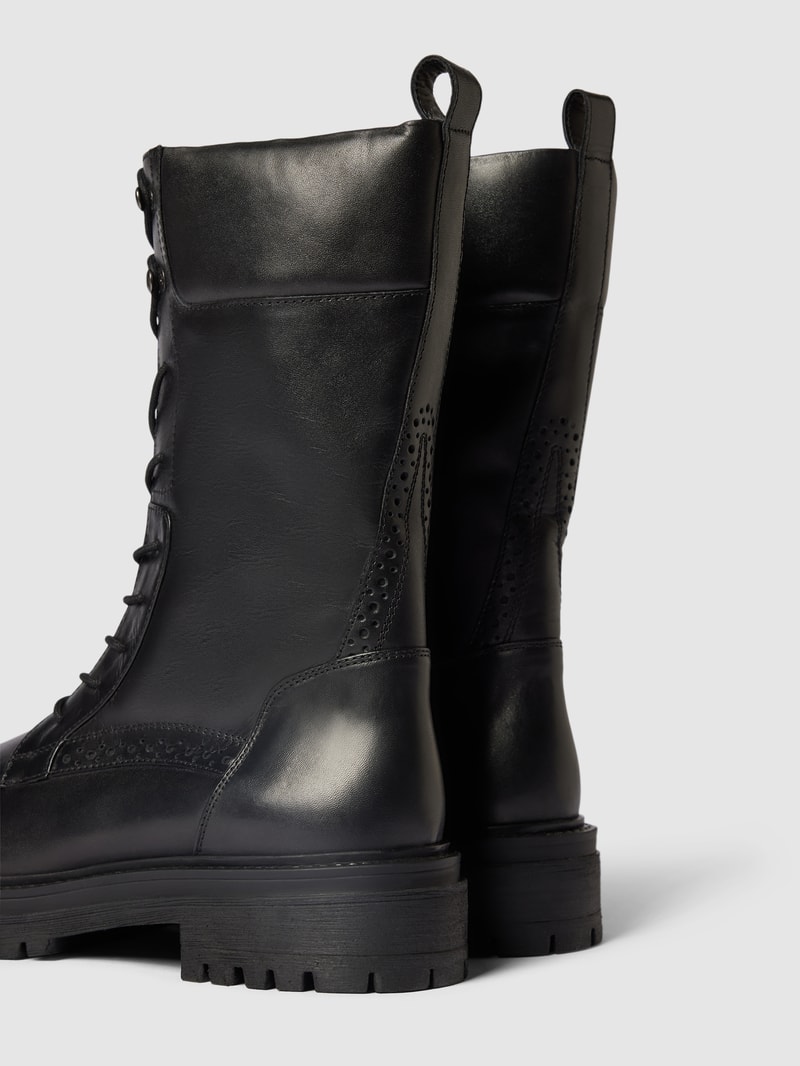 Schnürboots mit Lochmuster in schwarz