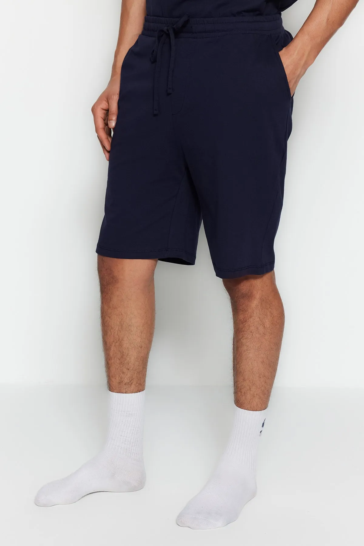 Trendyol Collection  Marineblaues Unisex-Pyjama-Set mit Shorts und Apache-Kragen in normaler Passform TMNSS23PT00007