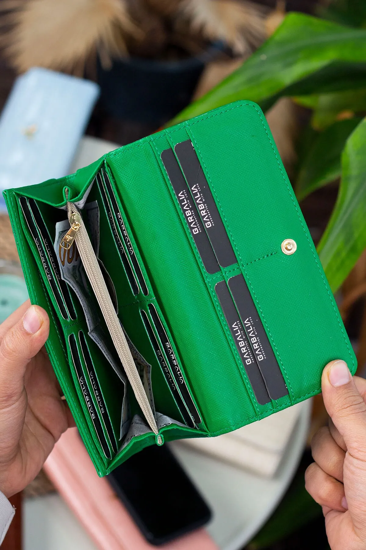 Garbalia  Lady Technological Leder-Krokodilmuster. Stilvolle grüne Damen-Geldbörse mit großem Kartenhalter und Münzfach