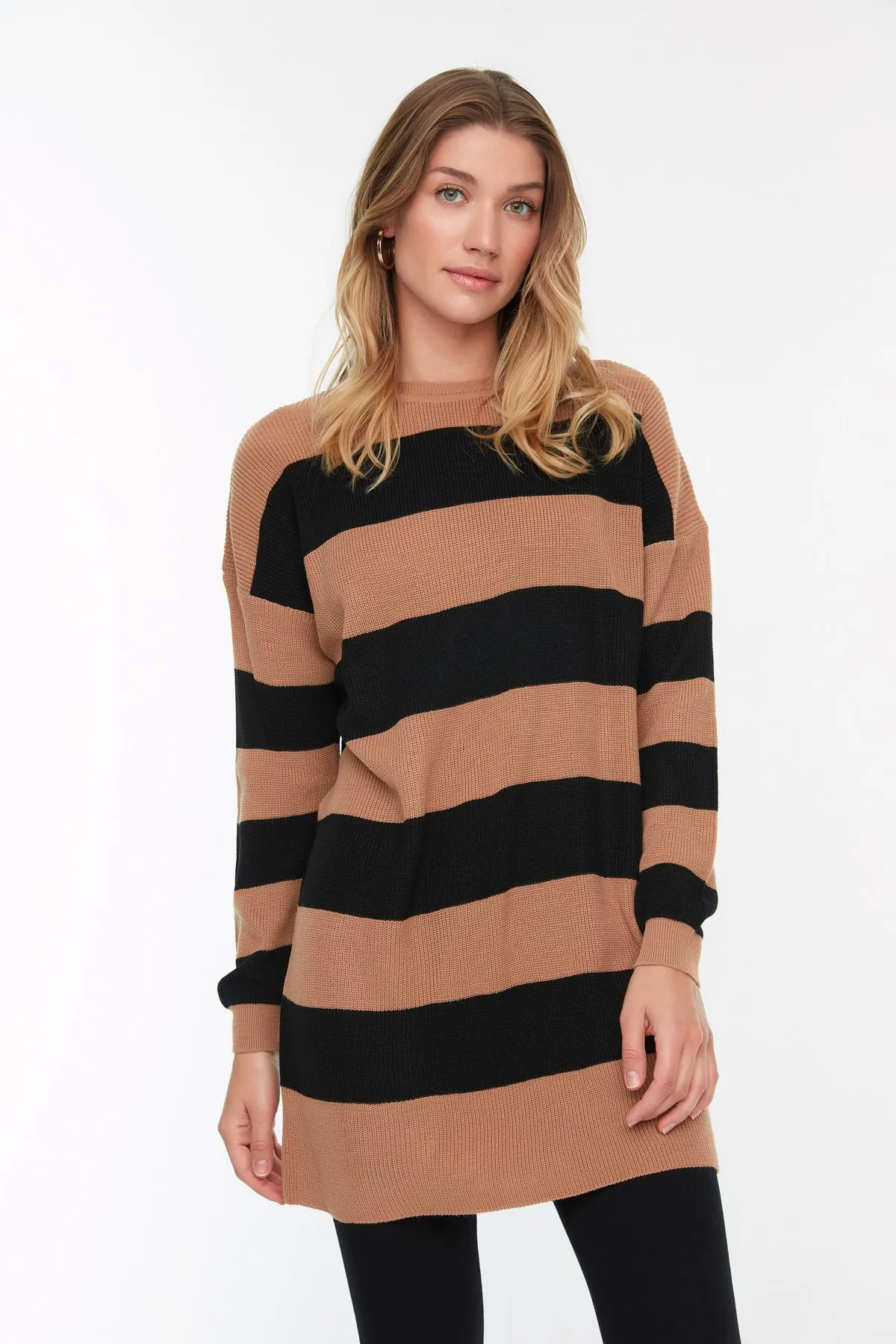 Trendyol Modest  Braun gestreifter Strickpullover TCTAW22AK0131
