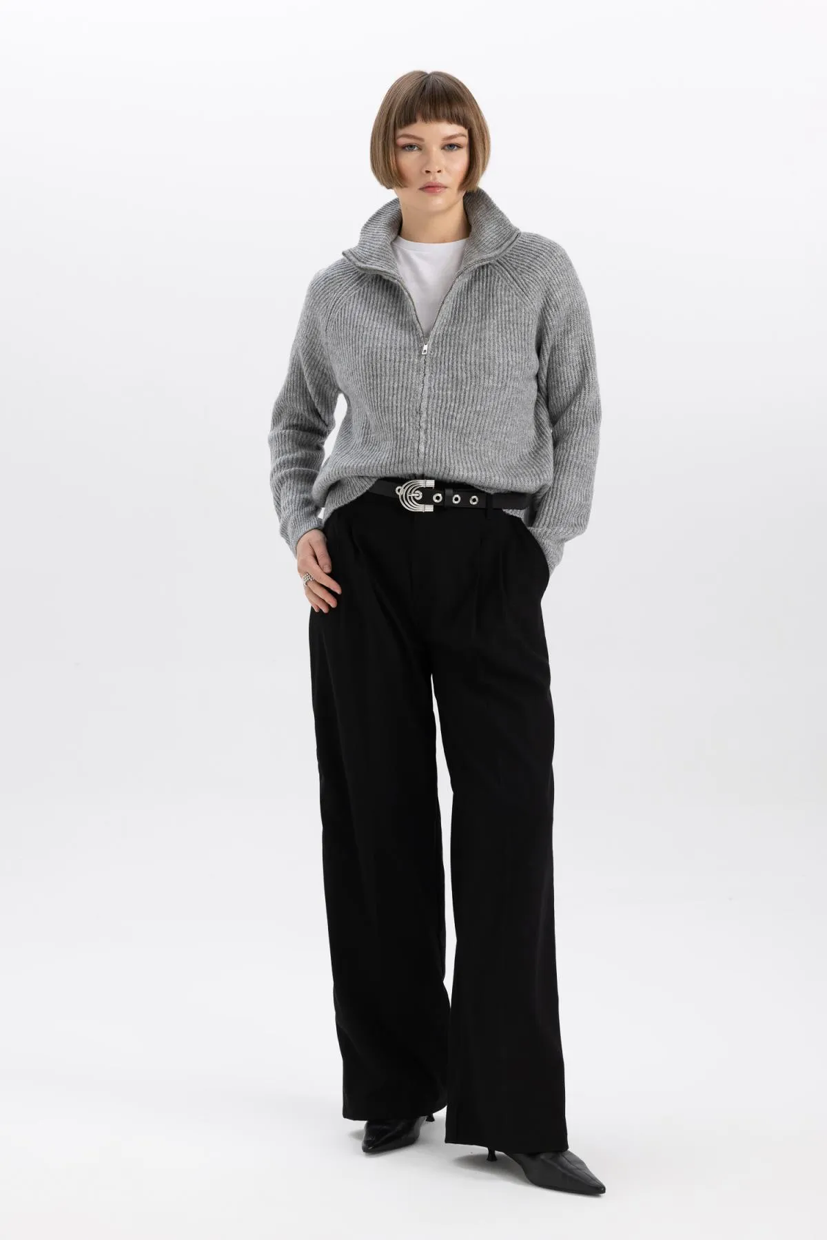 DeFacto  Strickjacke aus Selanik-Stoff mit normaler Passform und Reißverschluss