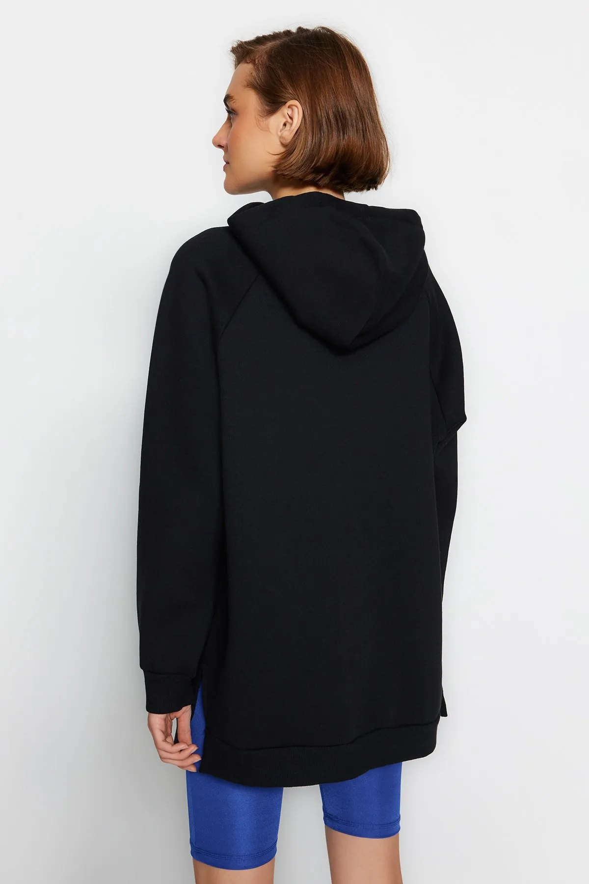 Trendyol Collection  Schwarzes Oversize-Sweatshirt aus Rippstrick mit Kapuze TWOAW23SW00439
