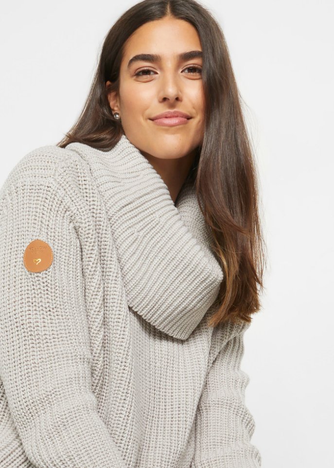 Grober Strickpullover mit weitem Kragen