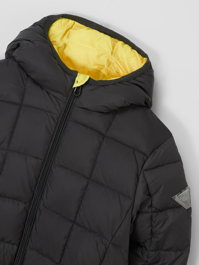 Steppjacke mit Kapuze - wasserabweisend in schwarz
