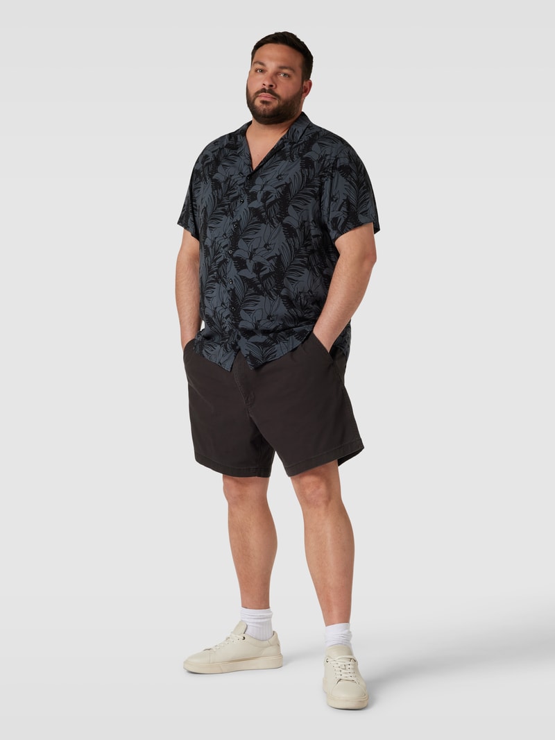 PLUS SIZE Shorts mit französischen Eingrifftaschen in schwarz