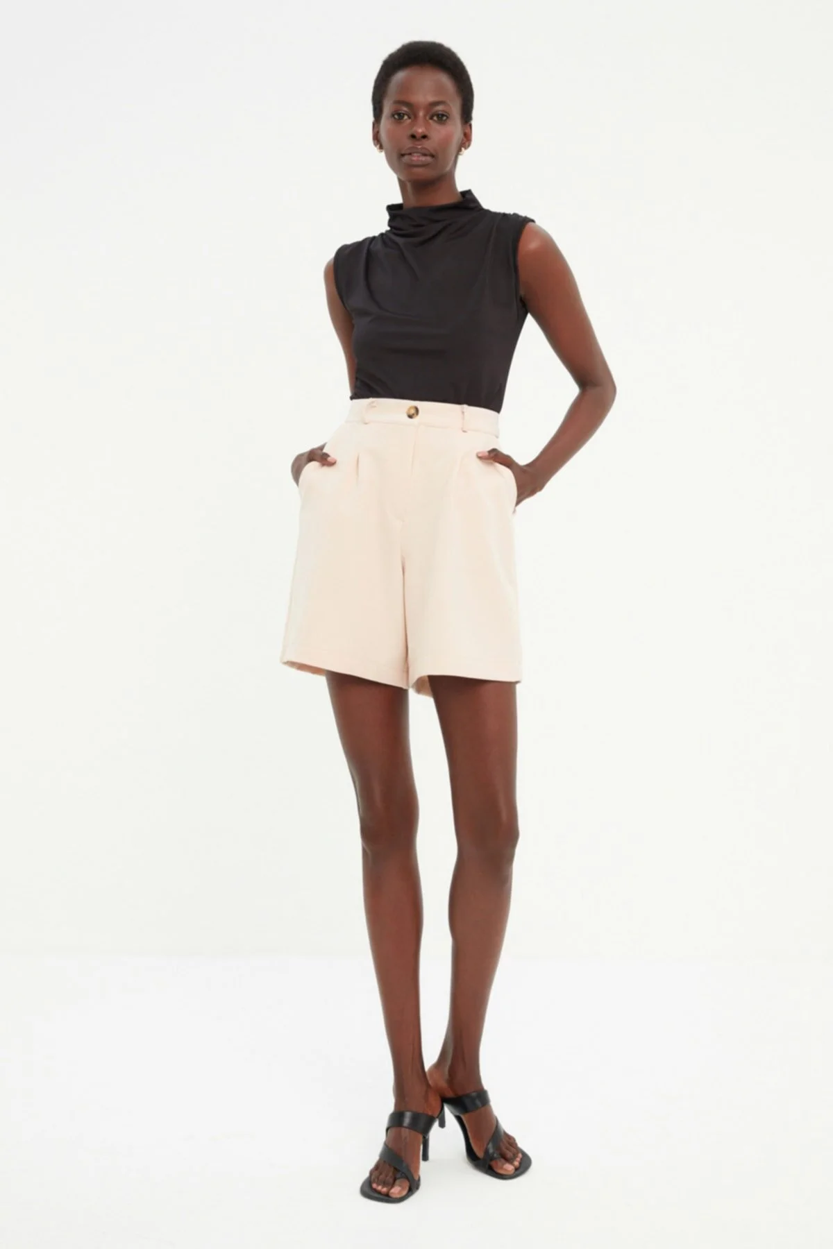 Trendyol Collection  Gewebte City-Shorts - Stone Pocket, TWOSS19WX0108