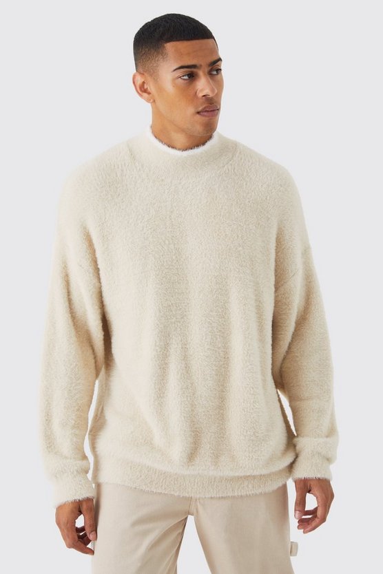 Flauschiger Oversize Pullover mit Trichterkragen