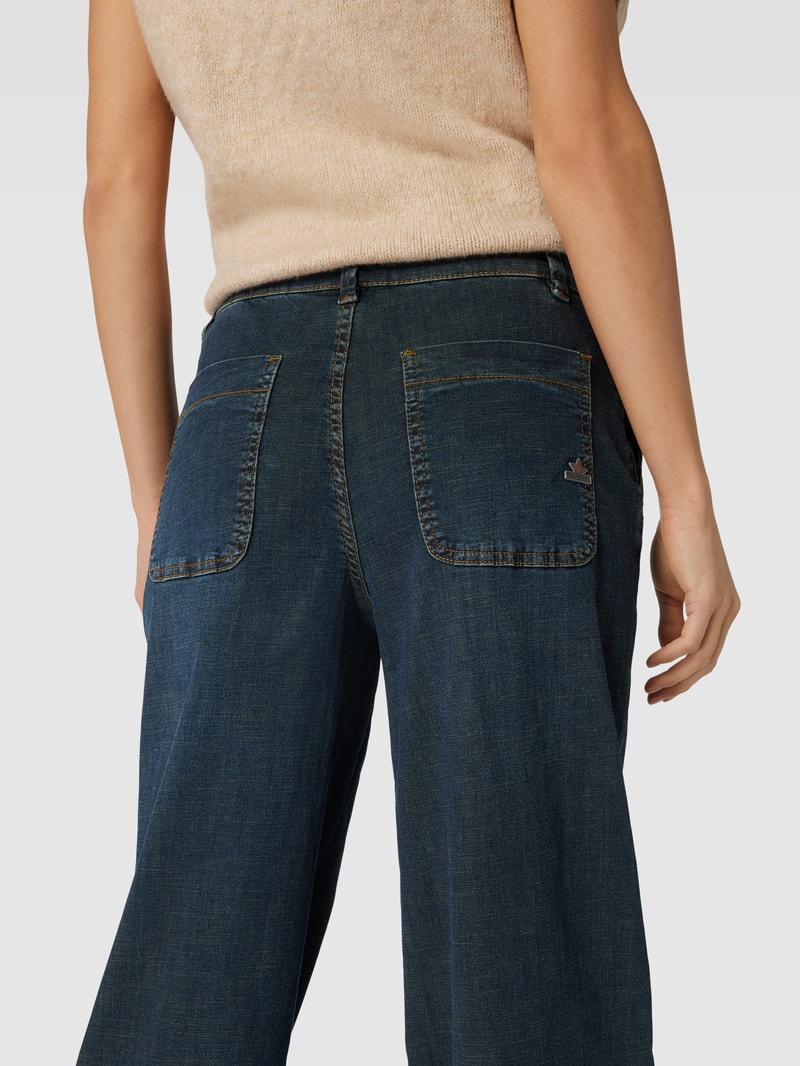 Jeans mit Label-Details in dunkelblau