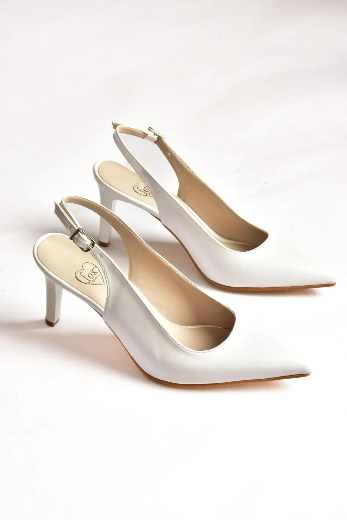 Fox Shoes  S654071709 Weiße Damenschuhe mit dünnem Absatz