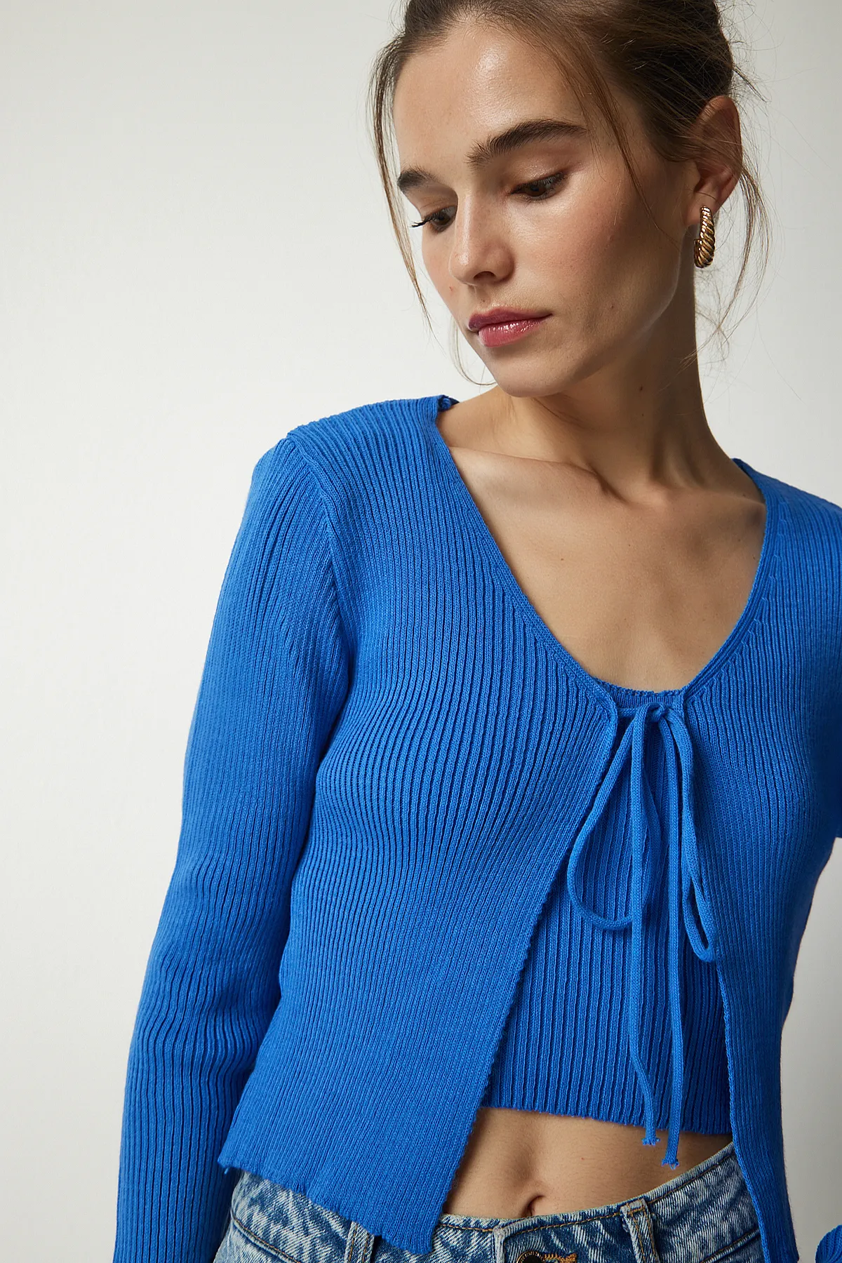 Happiness İstanbul  Blaues Crop-Cardigan-Set aus Rippstrick für Damen MT00143