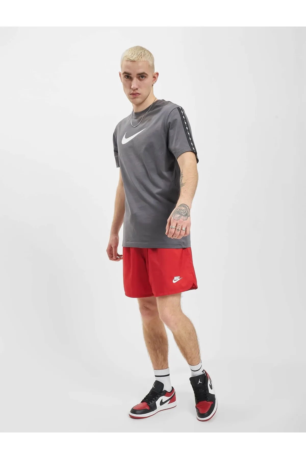 Nike  Herren Nike NSW Repeat T-Shirt