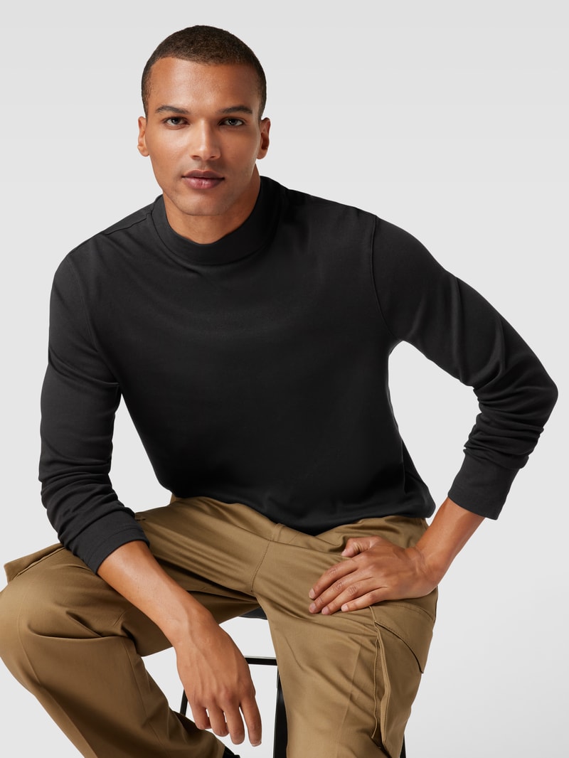 Pullover mit Turtleneck in schwarz