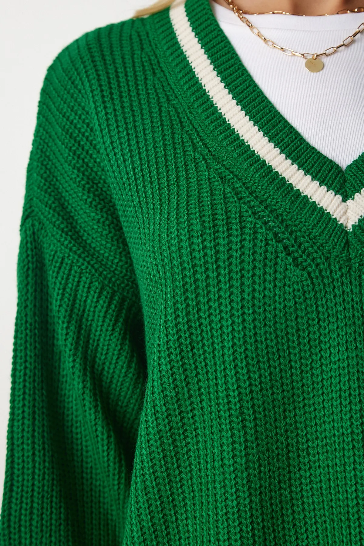 Happiness İstanbul  Grünes, langes, übergroßes Strick-Sweatshirt mit V-Ausschnitt für Damen, BP00140