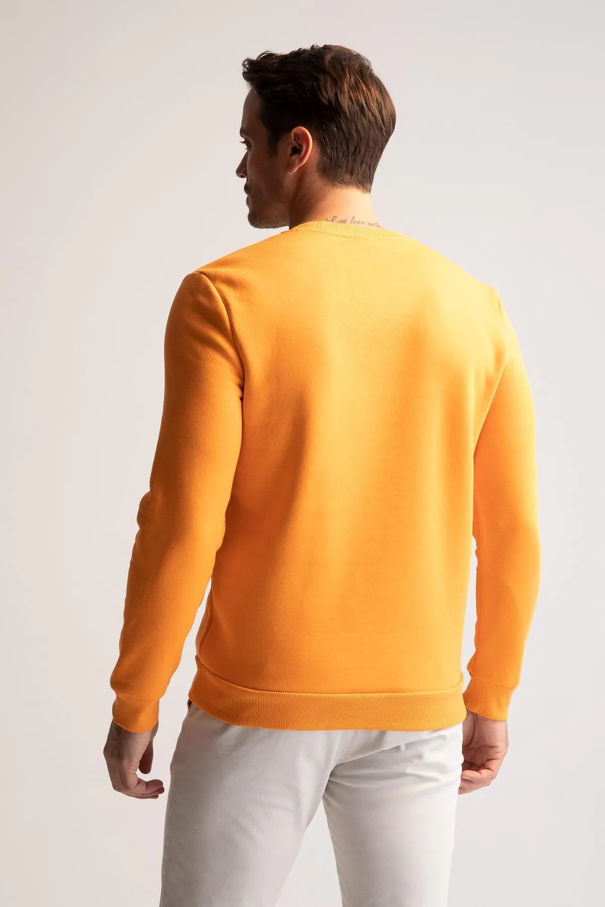 DeFacto  Basic-Sweatshirt aus Baumwolle mit normaler Passform und Rundhalsausschnitt