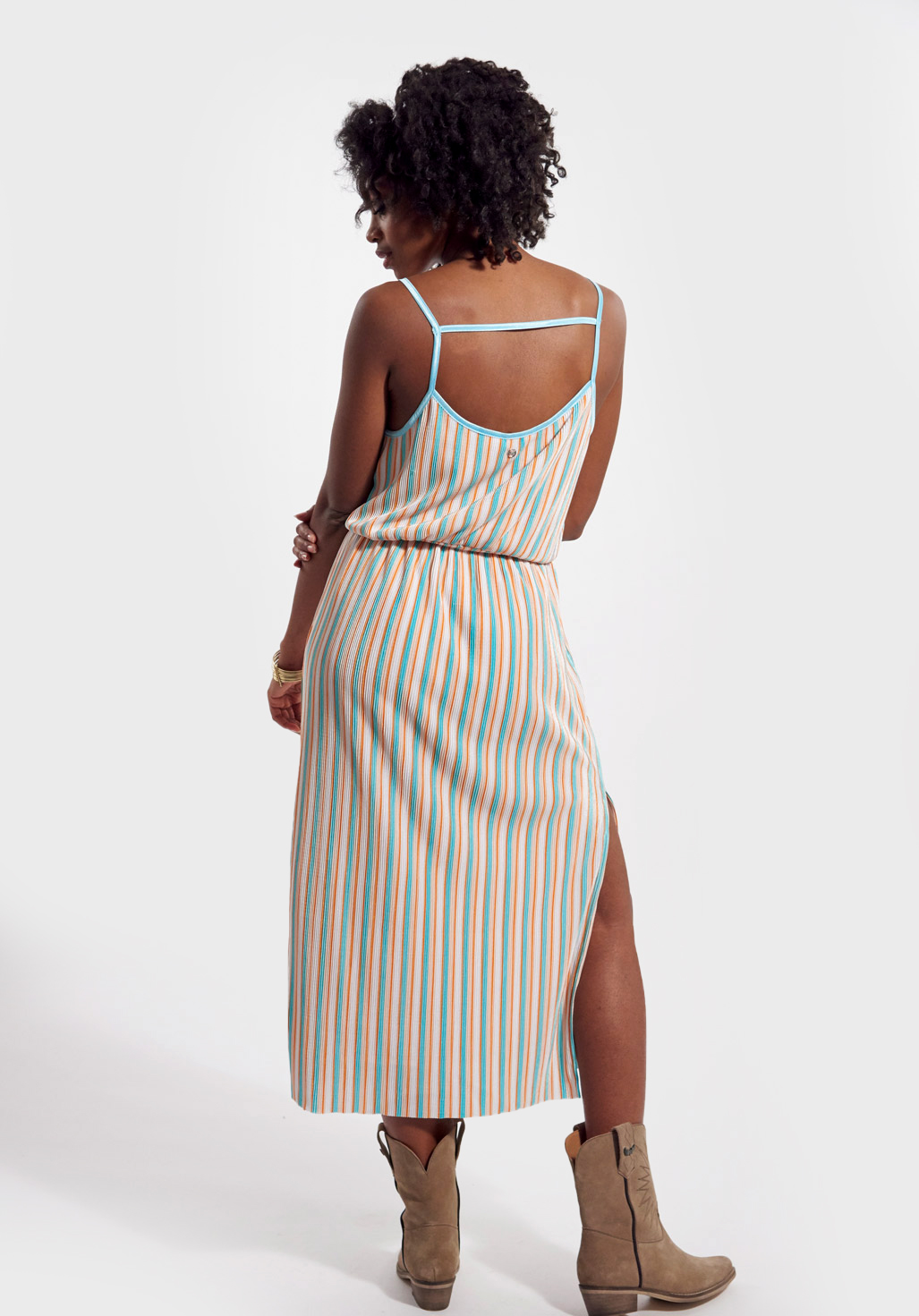 ANIKA  Robe plissée multicolore, coupe ajustée