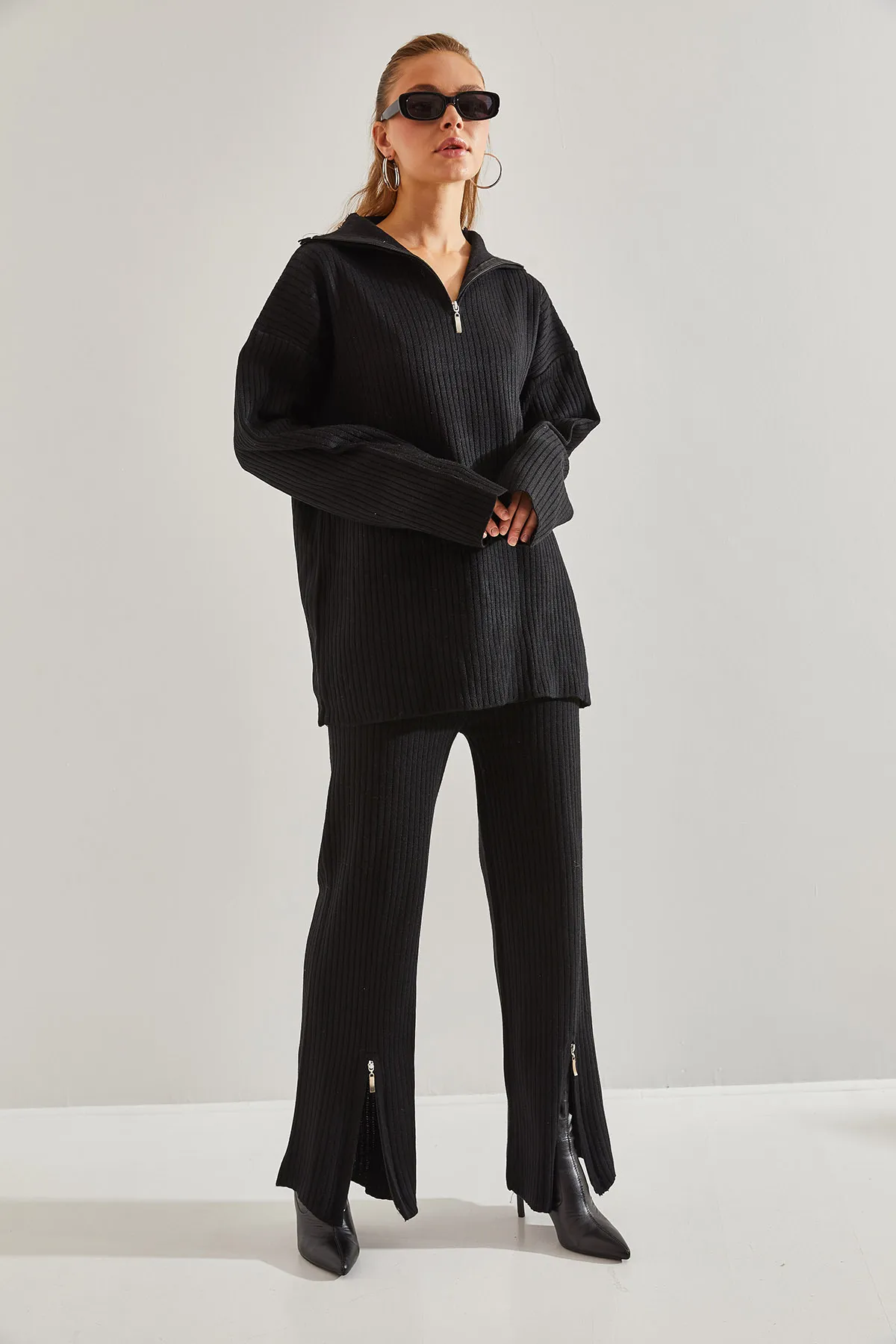 Bianco Lucci  Set aus Strickunterteil und Oberteil für Damen mit Beinen und Kragen mit Reißverschluss