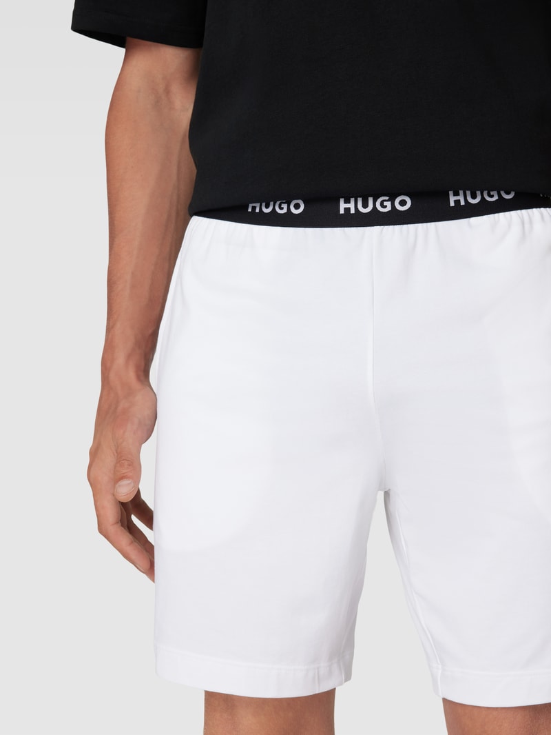 Sweatshorts mit Label-Details in weiß