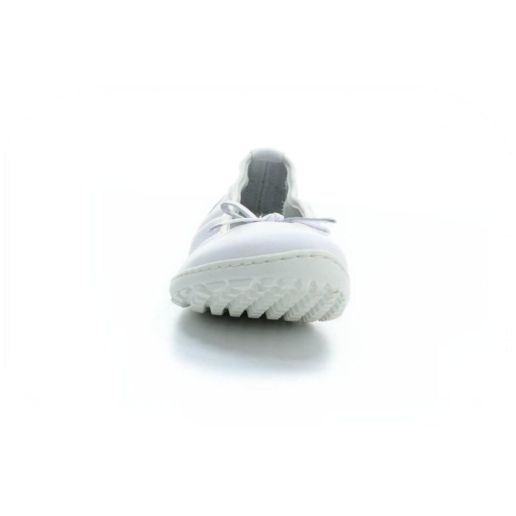 Zaqq Suqar White Barfußballerinas