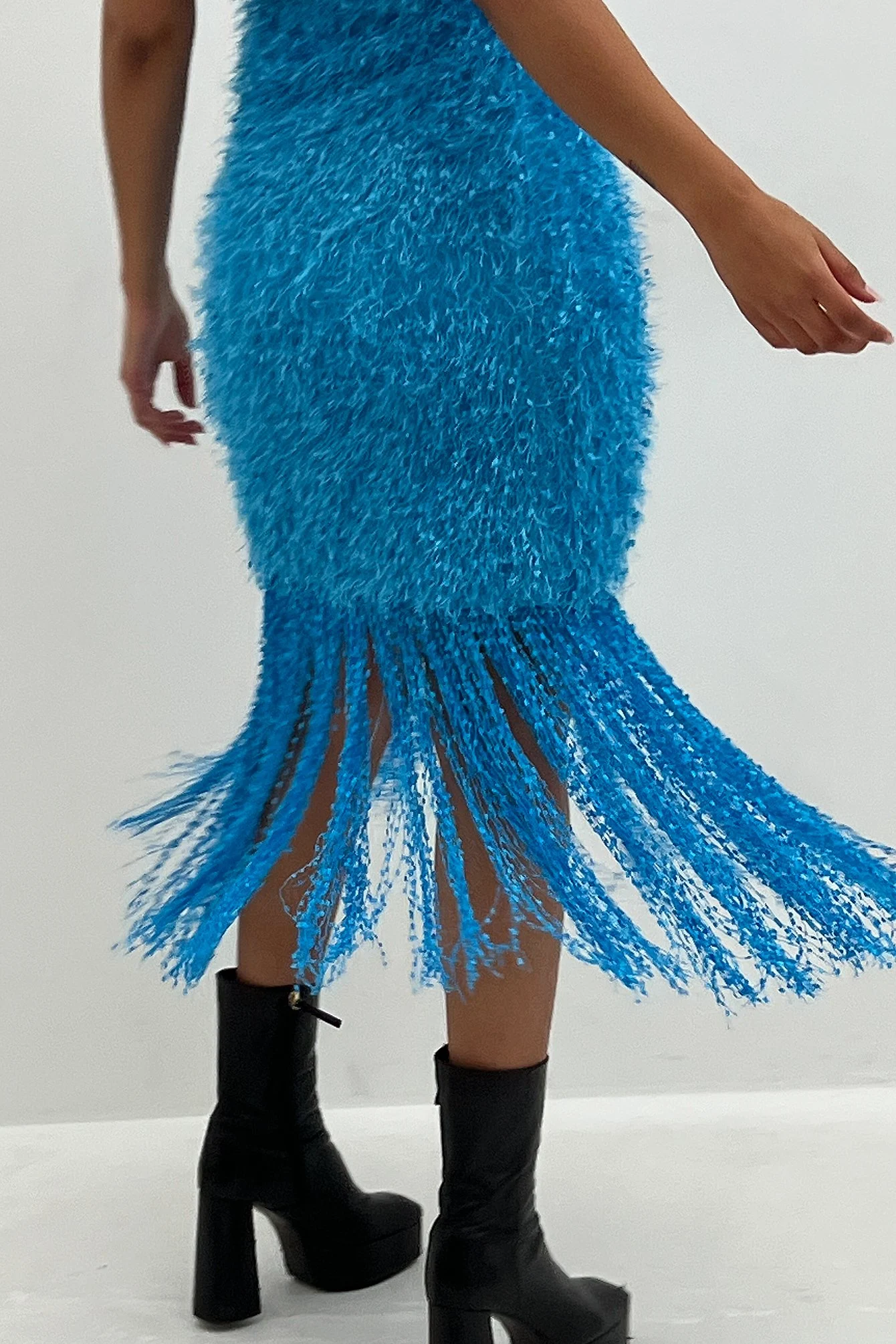 Fransenkleid mit Twistdetail am Ausschnitt