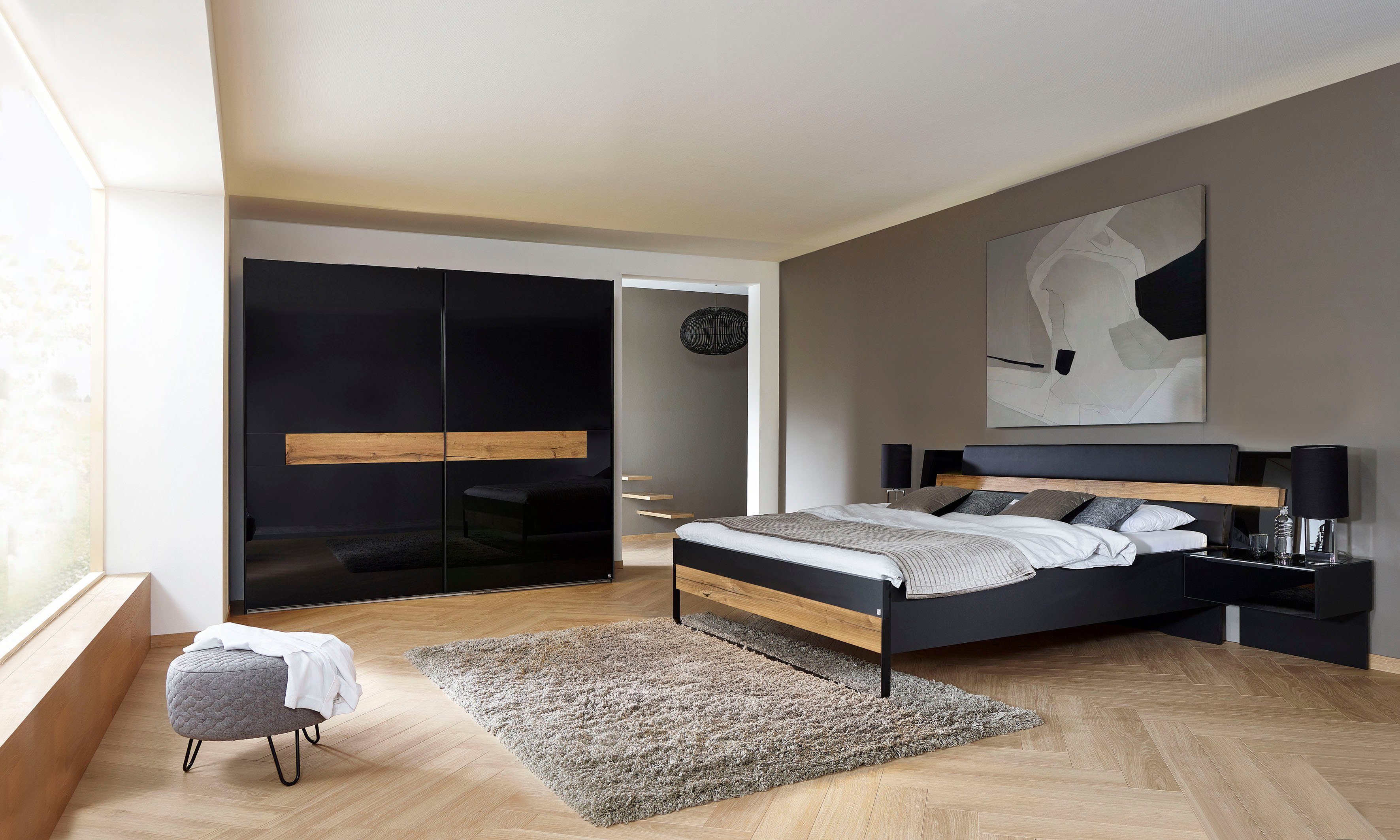 rauch Schlafzimmer-Set Mayla, Set 6-tlg.: Schrank, Bett 180x200 cm, 2 Hängenachttische, 2 Paneele