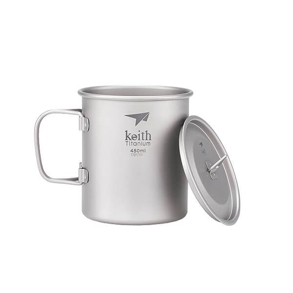 Titan Becher mit Klappgriff und Deckel