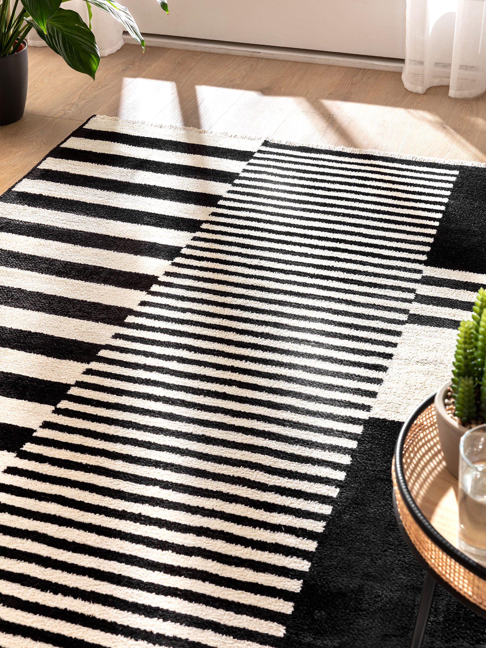 Raya Moderner Teppich, Black/White