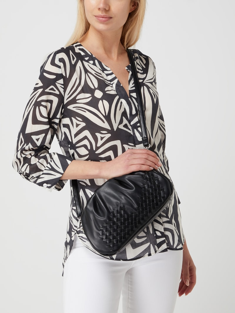 Crossbody Bag in Leder-Optik in schwarz