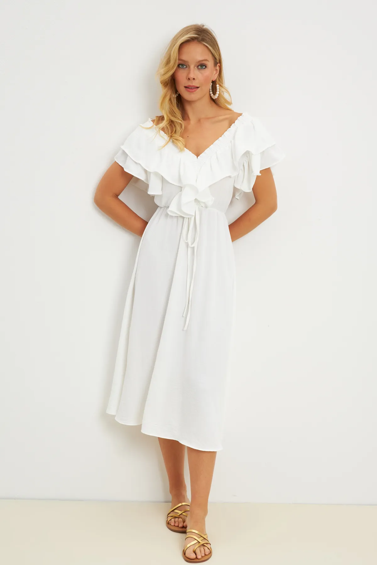 Cool & Sexy  Weißes Damenkleid mit V-Volant vorne und hinten KS113