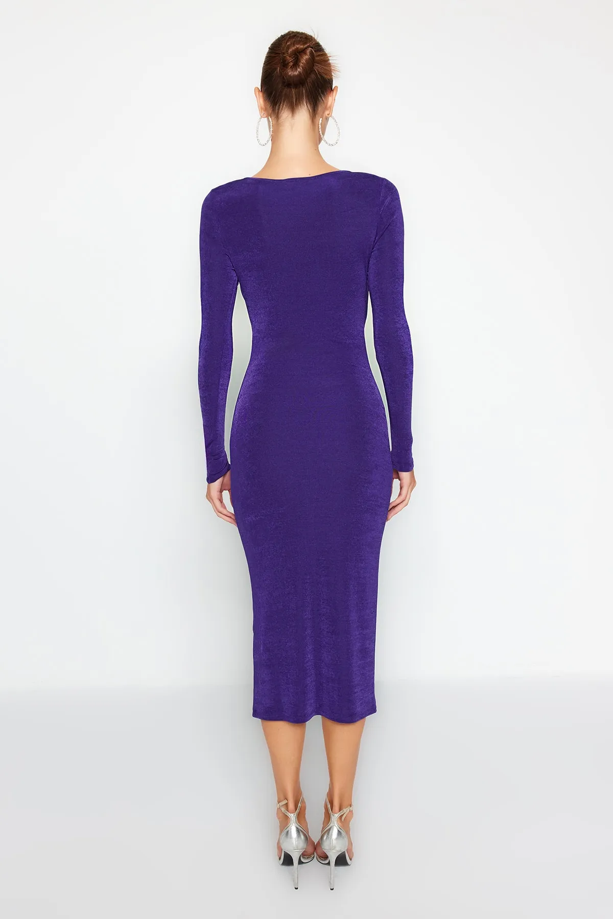 Trendyol Collection  Lila figurbetontes, gestricktes, elegantes Abendkleid mit Fensterausschnitt und Ausschnitten TPRAW24EL00061