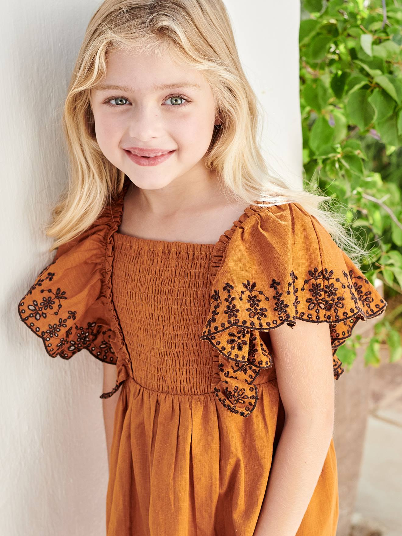 Robe smockée manches brodées fille caramel