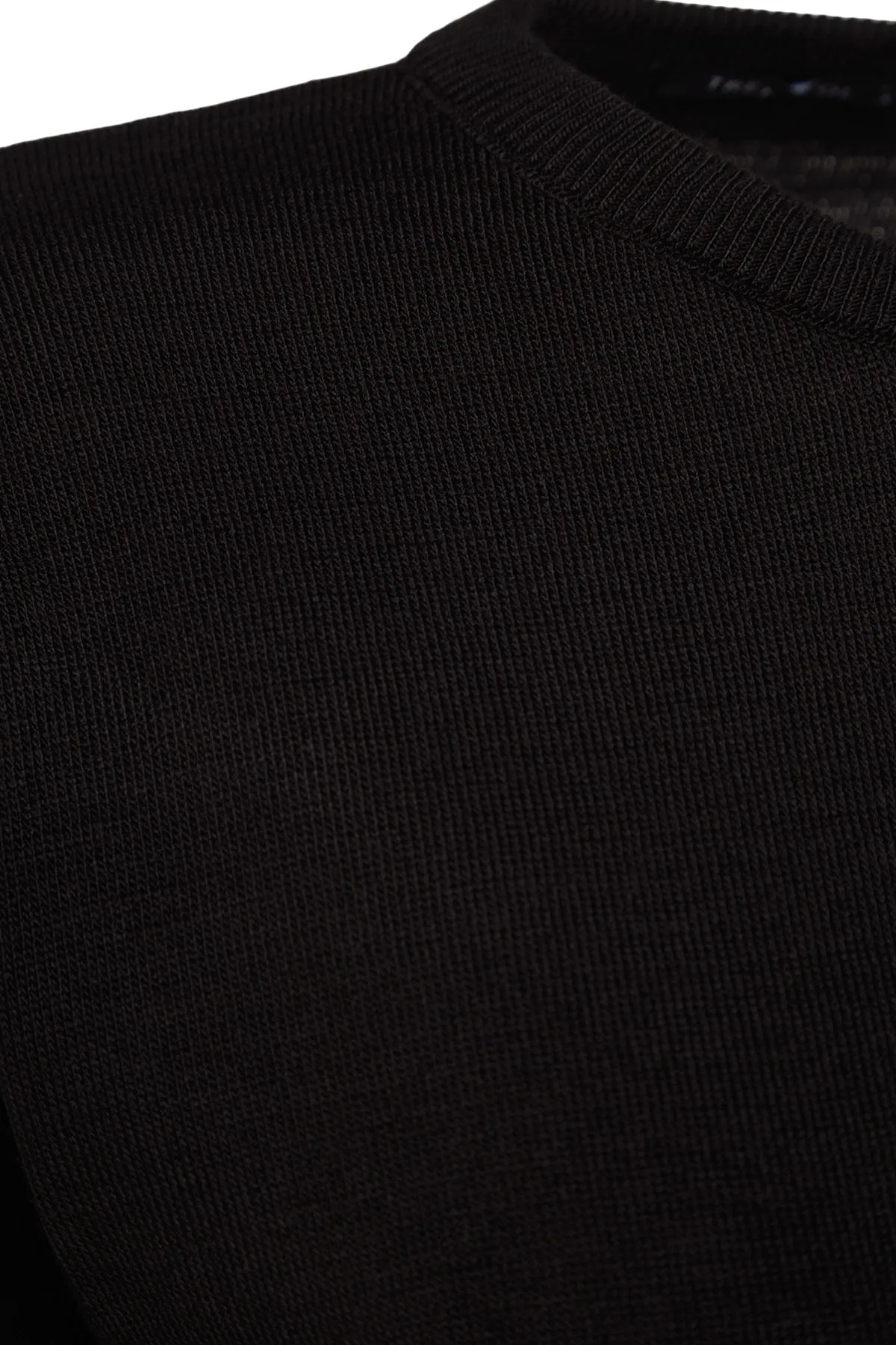 Trendyol Collection  Schwarzes Basic-Set aus Strickoberteil und -unterteil mit Rundhalsausschnitt, TWOAW23AU00244