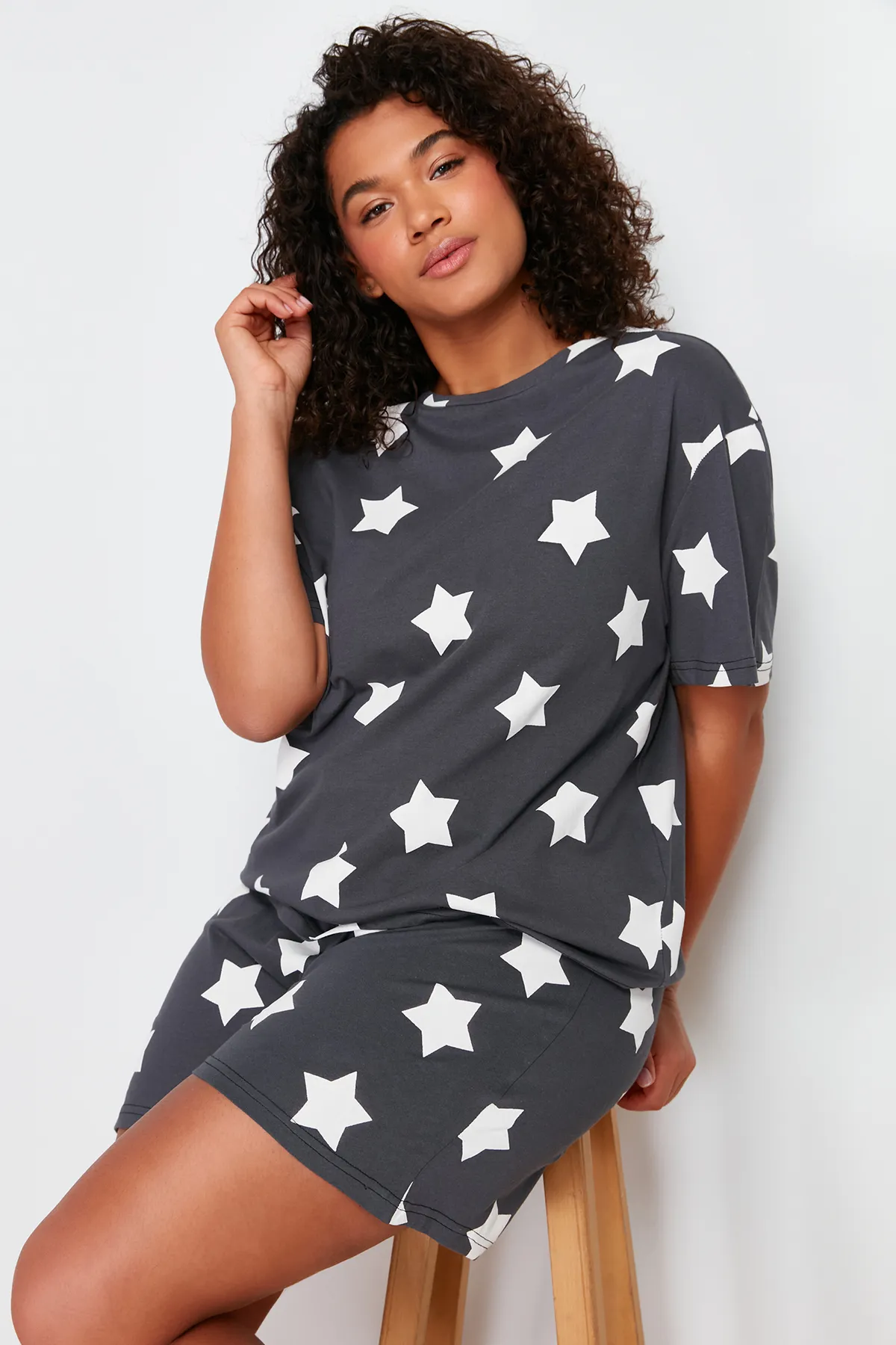 Trendyol Curve  Anthrazitfarbenes Strickpyjama-Set mit Sternenmuster TBBSS24AI00027
