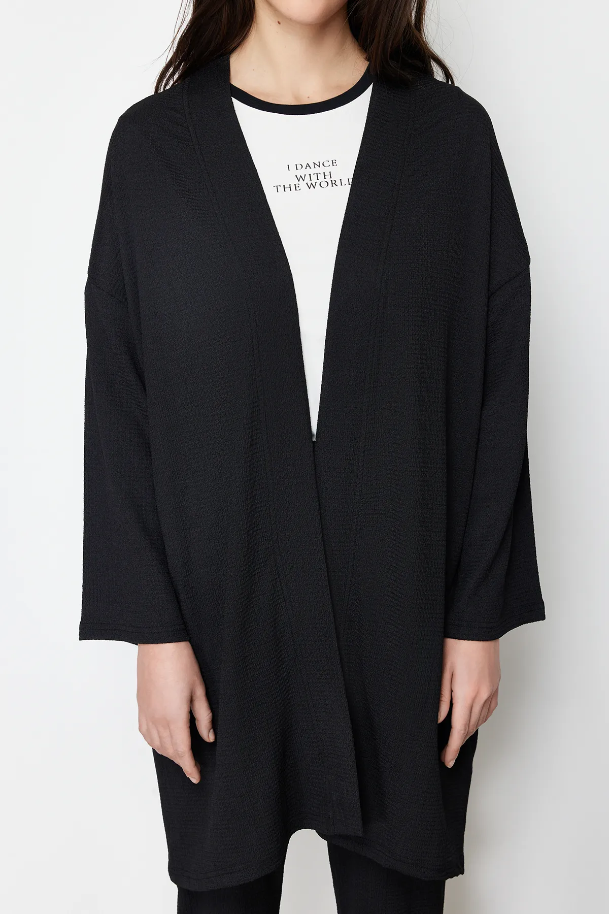Trendyol Modest  Schwarzes Set aus gestricktem Oberteil und Unterteil in Wickeloptik TCTSS24US00045