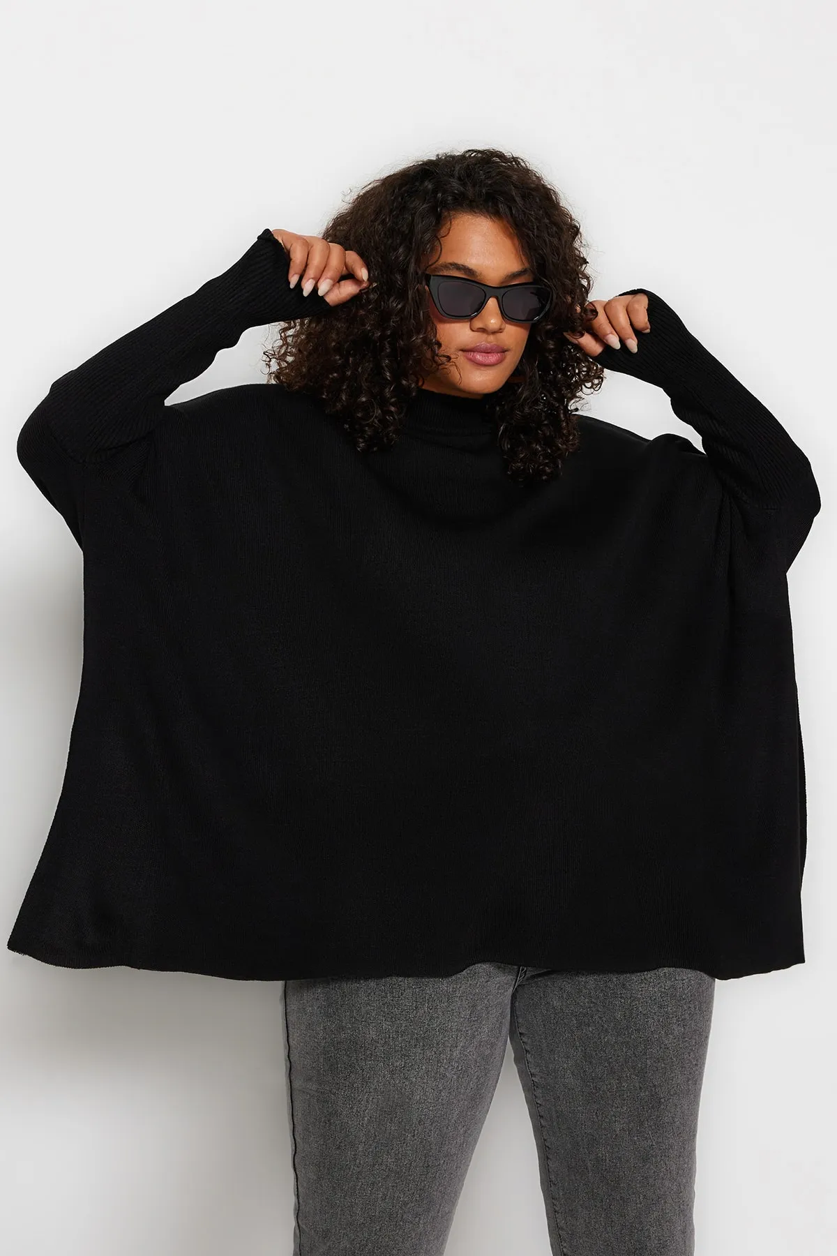 Trendyol Curve  Schwarzer, geschlitzter, detaillierter Strickpullover